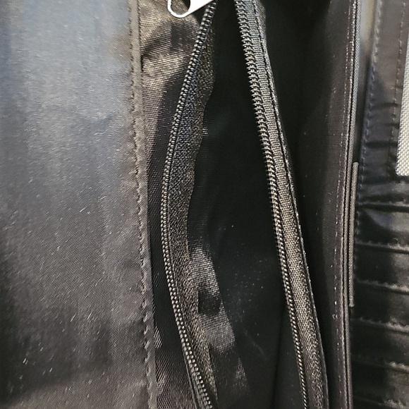 TAHARI RFID WALLET, Black, Floral Paris Patterned, Vegan Leather NWT - Picture 8 of 9